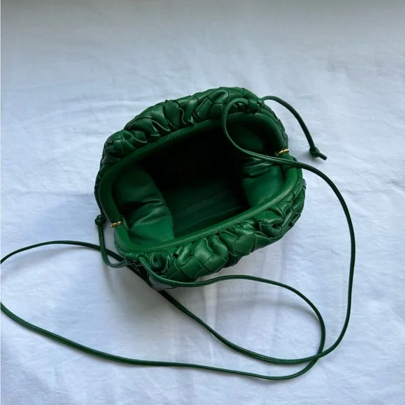 Authentic Bottega Veneta Small Pouch in green - Picture 5 of 12